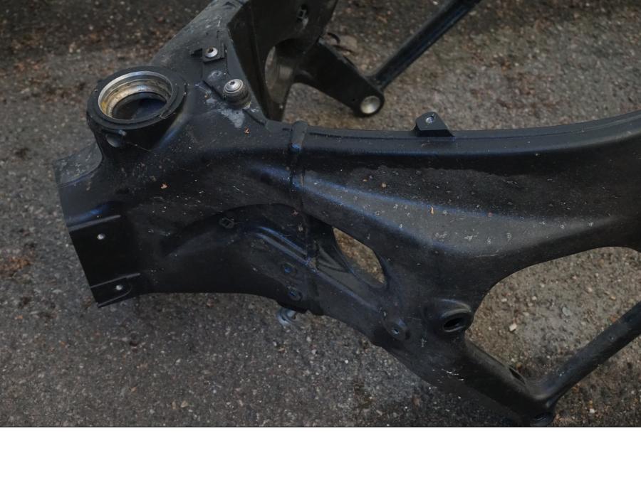 Baksidan på Ram från en BMW S 1000 RR -2010 motorcykel.