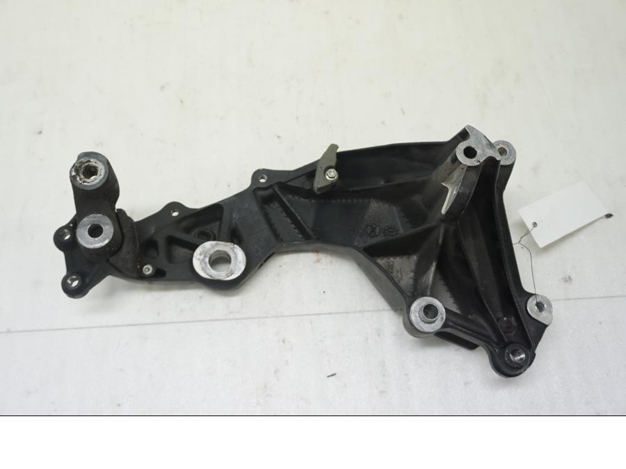 Baksidan på Ramdel från en MV Agusta Brutale 800 -2014 motorcykel.