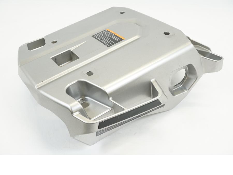 Snett uppifrån på Passagerarhandtag från en Yamaha XTZ1200E -2014 motorcykel.