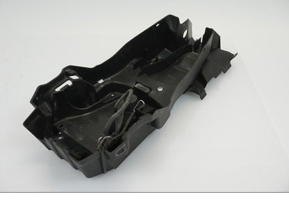 Vänster sida på Innerskärm från en Triumph Street Triple R -2011 motorcykel.