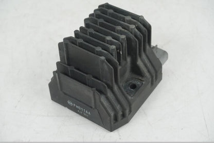 Baksidan på Likriktare från en Yamaha YZF 1000 R1 -2004 motorcykel.