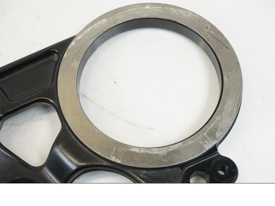 Snett uppifrån på Bromsoksfäste från en Triumph Speed Triple -2021 motorcykel.