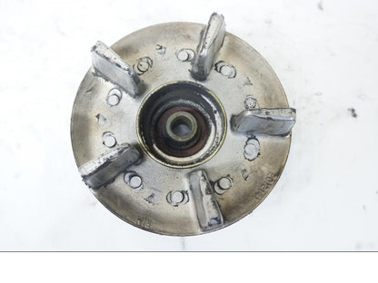 Baksidan på Drevfäste från en Triumph Bonneville -2001 motorcykel.