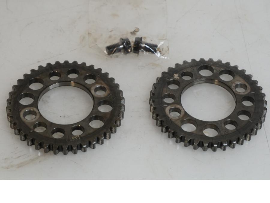 Framsidan på Kamkedjedrev från en Yamaha FJR 1300 -2005 motorcykel.