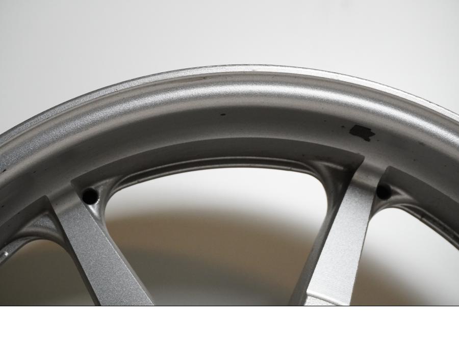 Extrabild6 på Fälg från en Yamaha XVS 1300 -2008 motorcykel.