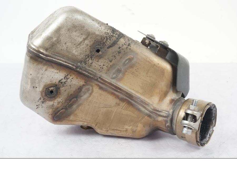 Snett nerifrån på Mellanburk från en Kawasaki ZX-6R -2011 motorcykel.