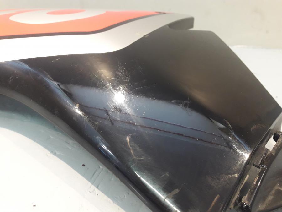 Höger sida på Sidkåpa från en Aprilia RS 125 -2017 motorcykel.