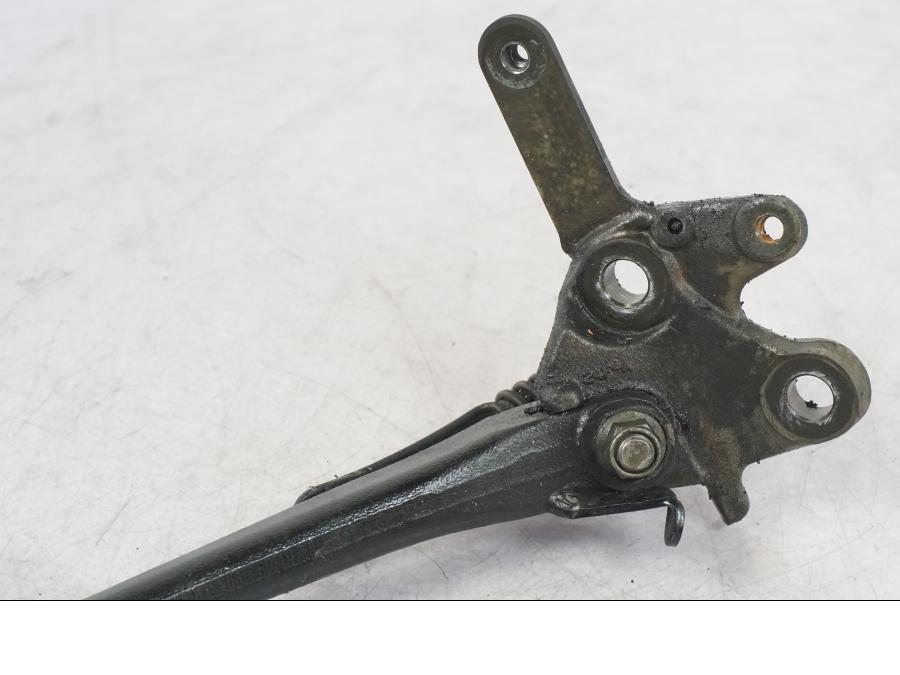 Baksidan på Sidostöd från en Suzuki GSX 1300 RX -1999 motorcykel.