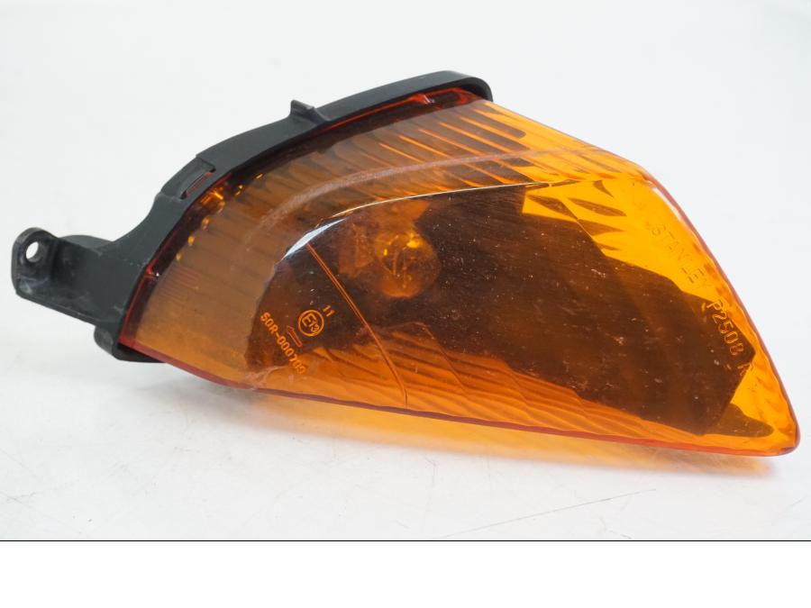 Framsidan på Blinkers från en Honda VFR 800 -2003 motorcykel.