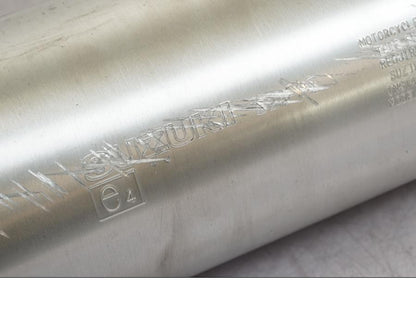 Snett nerifrån på Ljuddämpare från en Suzuki GSX 1300 RX -1999 motorcykel.