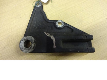 Framsidan på Bromsoksfäste från en Triumph Bonneville -2004 motorcykel.