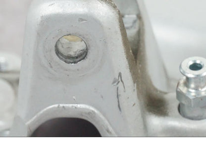 Vänster sida på Fotpinnefäste från en Ducati Multistrada V4 -2024 motorcykel.