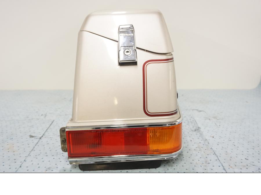 Baksidan på Sidoväska från en Honda GL 1200 -1987 motorcykel.