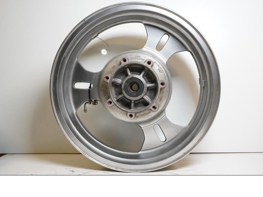 Extrabild2 på Fälg från en Kawasaki VN 1600 Mean Streak -2004 motorcykel.