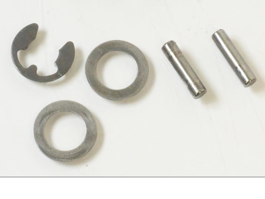 Vänster sida på Oljepump från en KTM 1190 Adventure -2015 motorcykel.