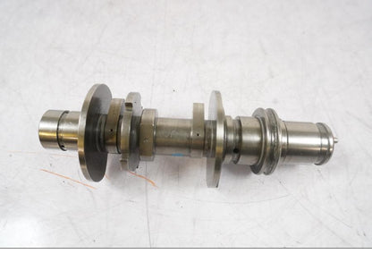 Framsidan på Kamaxel från en Ducati Multistrada 1260 -2020 motorcykel.