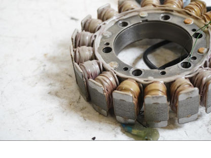 Baksidan på Generator från en Kawasaki ZX-9R -1999 motorcykel.