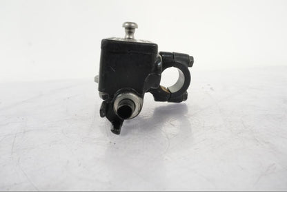 Vänster sida på Bromshuvudcylinder från en Honda CBR 125 R -2006 motorcykel.