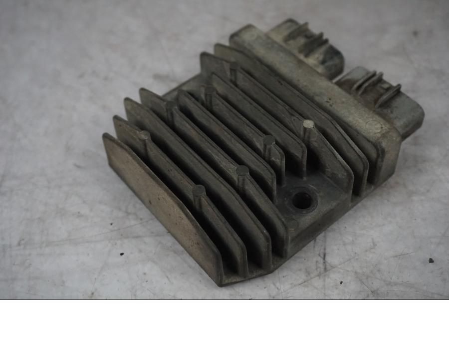 Framsidan på Likriktare från en Triumph Tiger Explorer -2016 motorcykel.