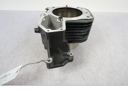 Vänster sida på Cylinder från en BMW R 1200 GS -2010 motorcykel.