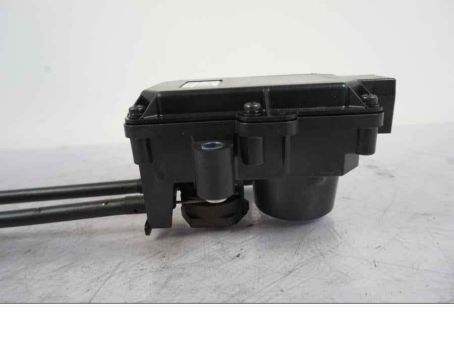 Höger sida på Avgasspjällmotor från en KTM 1290 Super Duke R -2023 motorcykel.