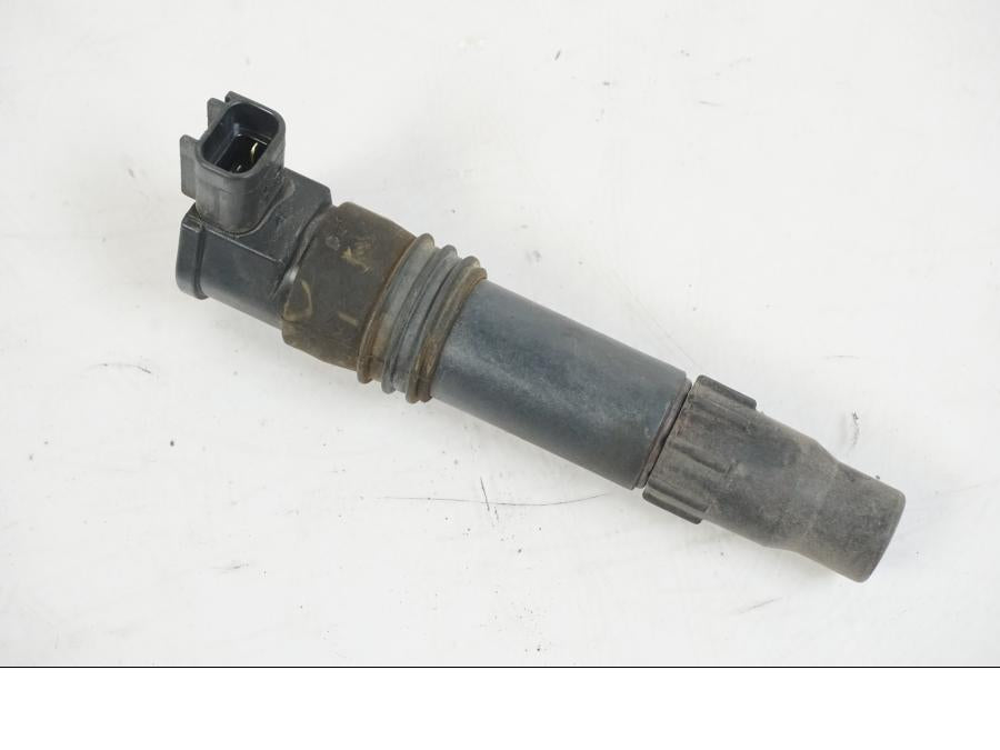 Framsidan på Tändspole från en Suzuki VZR 1800 -2009 motorcykel.