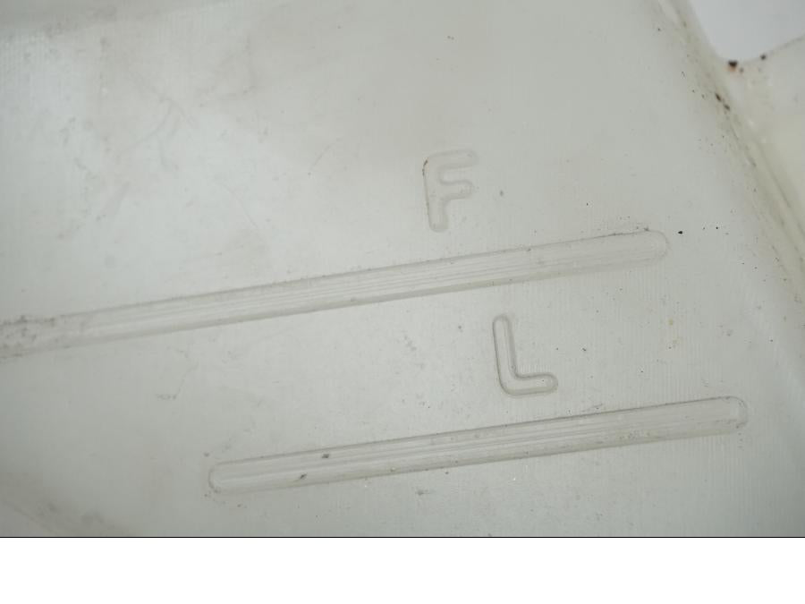 Baksidan på Vattenexpansionskärl från en Suzuki GSX-R 750 -2009 motorcykel.