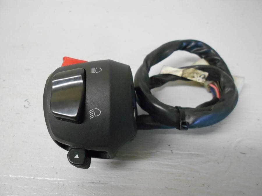 Höger sida på Styrelreglage från en Yamaha YZF-R 125 -2012 motorcykel.