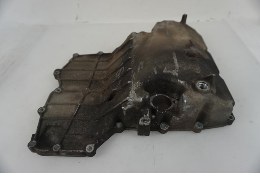 Baksidan på Oljetråg från en Yamaha FJR 1300 -2005 motorcykel.