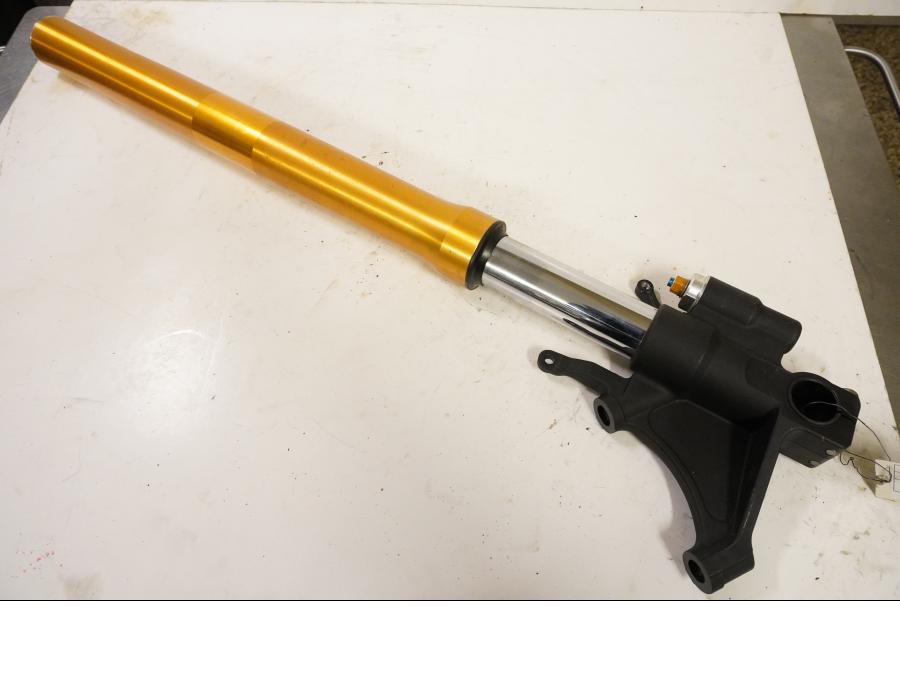 Framsidan på Gaffelben från en Yamaha YZF R6 -2011 motorcykel.