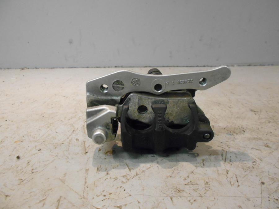 Baksidan på Bromsok från en BMW K 1300 R -2009 motorcykel.