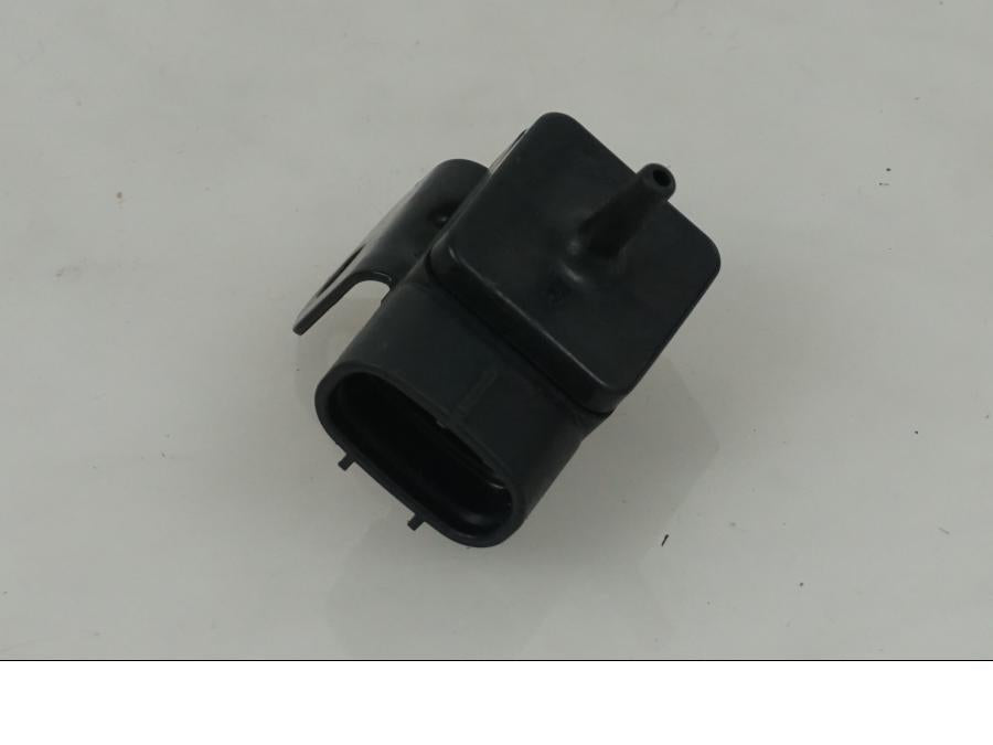 Framsidan på Mapsensor från en Suzuki SV 1000 -2005 motorcykel.