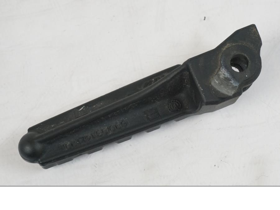 Vänster sida på Fotpinne från en KTM 1290 Super Duke R -2018 motorcykel.