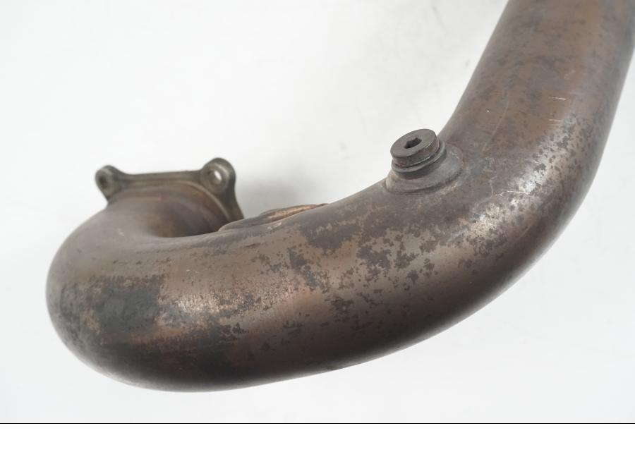 Snett nerifrån på Grenrör från en Ducati Hyperstrada -2013 motorcykel.