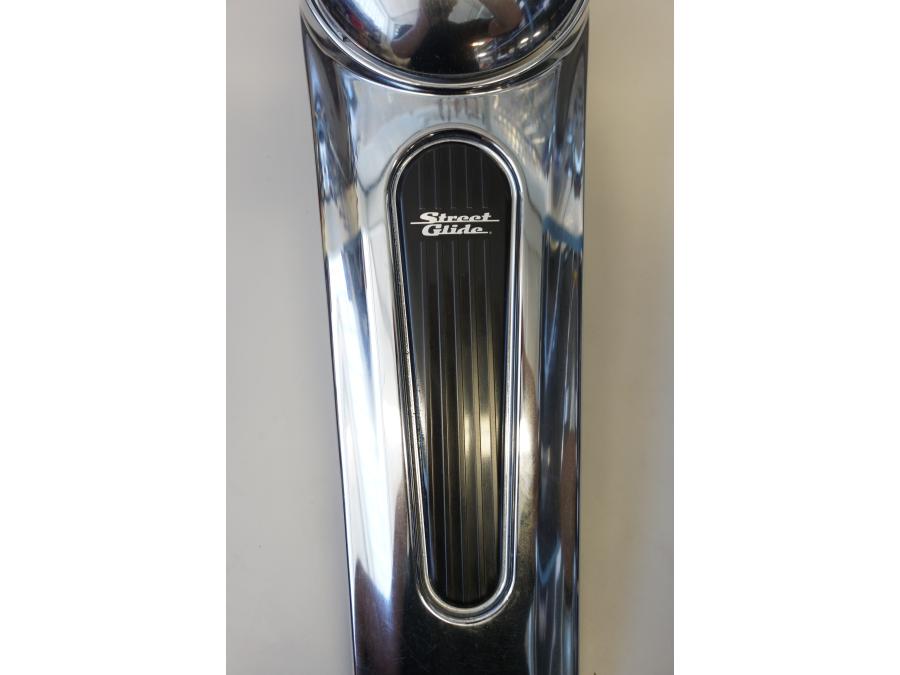 Vänster sida på Bensintankkonsoll från en H-D Street Glide FLHX -2015 motorcykel.