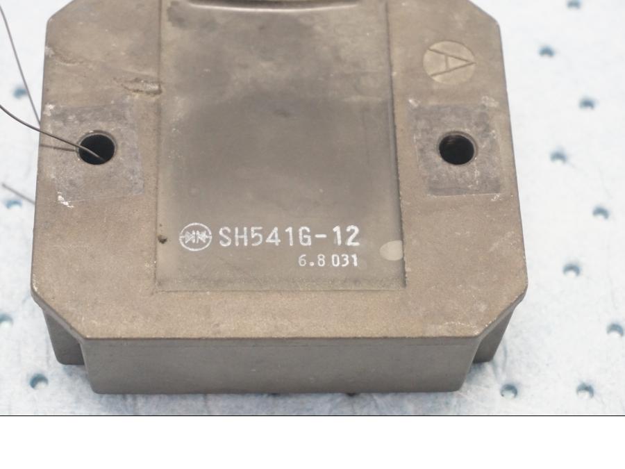 Baksidan på Likriktare från en BMW F 800 ST -2007 motorcykel.