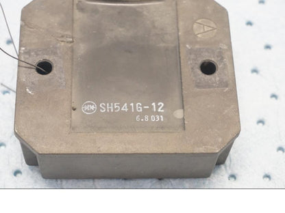 Baksidan på Likriktare från en BMW F 800 ST -2007 motorcykel.