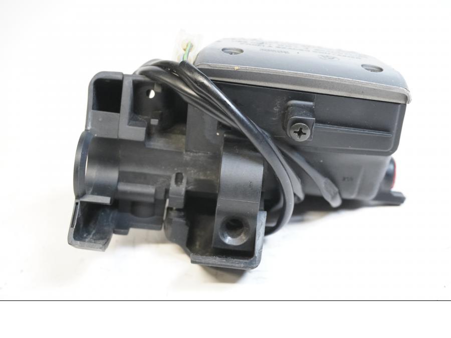 Baksidan på Kopplingshuvudcylinder från en BMW R 1200 C -2002 motorcykel.