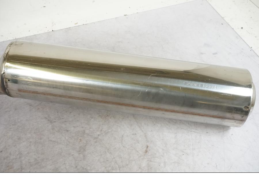 Snett nerifrån på Ljuddämpare från en Honda CBR 1100 XX -2006 motorcykel.