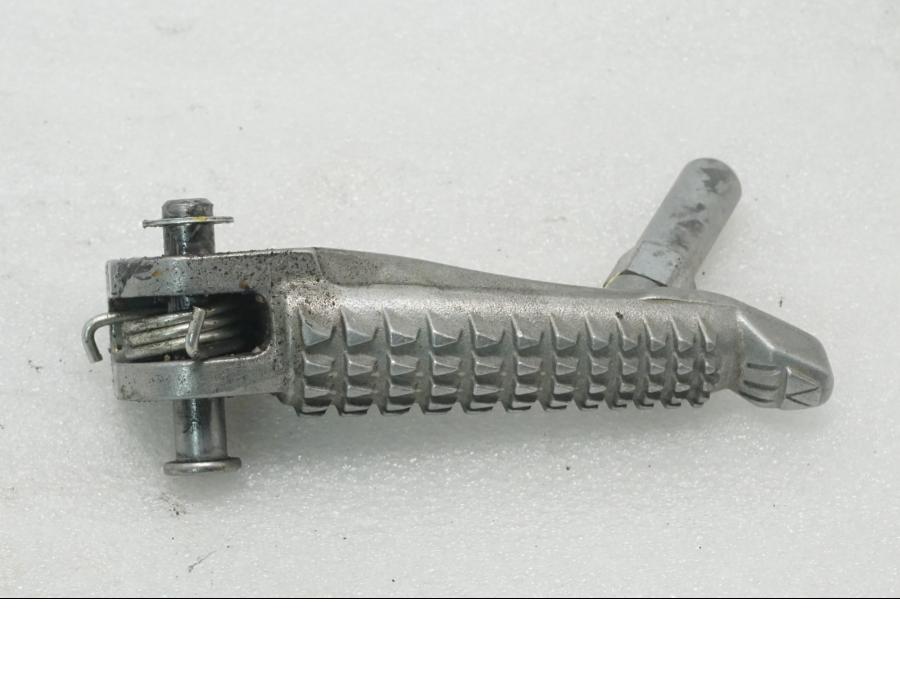 Framsidan på Fotpinne från en Kawasaki Z 400 -2020 motorcykel.