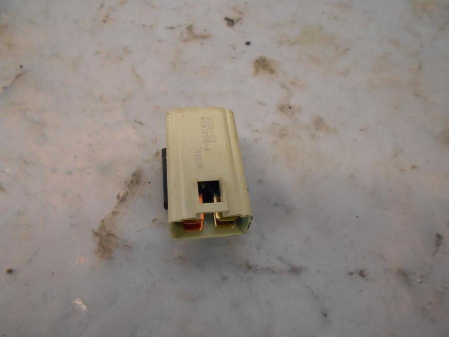 Framsidan på Relä från en Yamaha YZF-R 125 -2012 motorcykel.