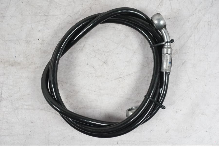 Snett nerifrån på Kopplingsledning från en Ducati Multistrada V4 -2024 motorcykel.