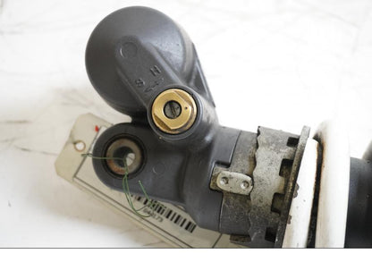 Snett uppifrån på Stötdämpare från en Honda CBR 900 RR -2000 motorcykel.