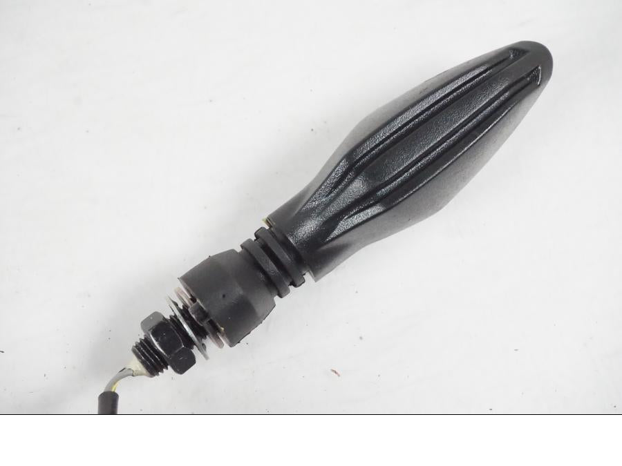 Vänster sida på Blinkers LED från en KTM 390 Adventure -2021 motorcykel.