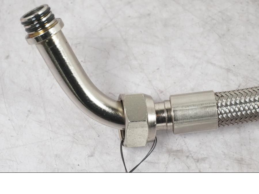 Baksidan på Oljekylrör från en Ducati Multistrada V4 -2024 motorcykel.