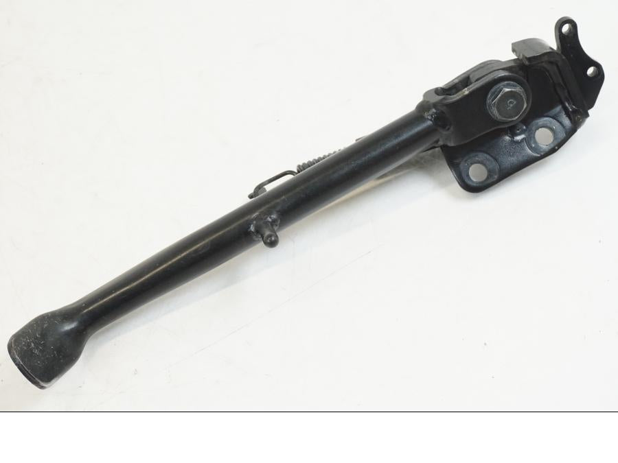 Framsidan på Sidostöd från en Yamaha YZF R7 -2022 motorcykel.