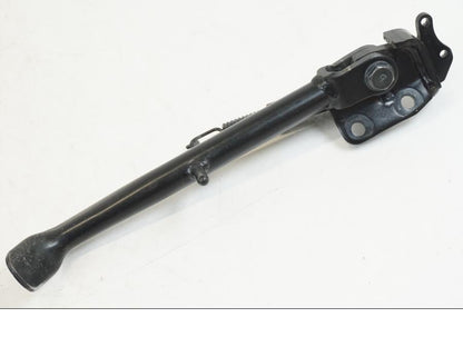 Framsidan på Sidostöd från en Yamaha YZF R7 -2022 motorcykel.