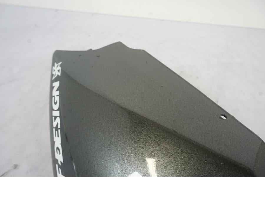 Snett uppifrån på Bakvinge från en Suzuki GSX-R 1000 -2005 motorcykel.