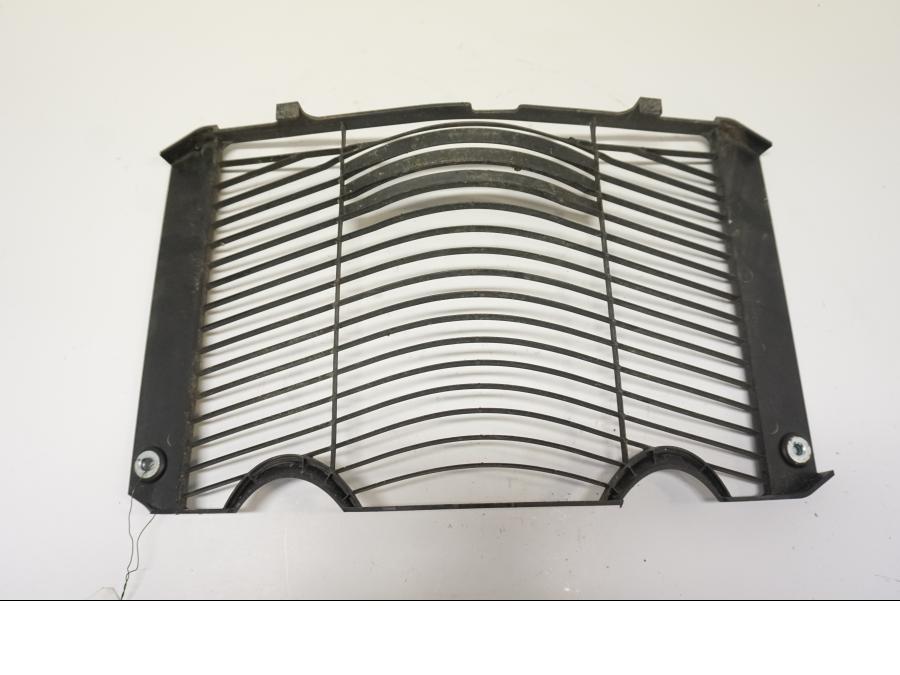 Baksidan på Vattenkylgaller från en Yamaha FZ1-SA -2007 motorcykel.