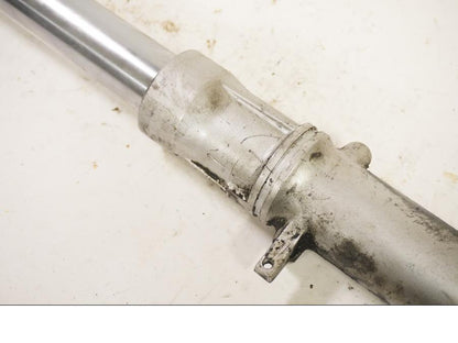 Höger sida på Gaffelben från en Suzuki DR 750 S -1988 motorcykel.